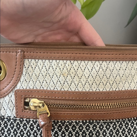 FOSSIL Tan and Black Women's Crossbody Messenger Bag - Picture 10 of 13